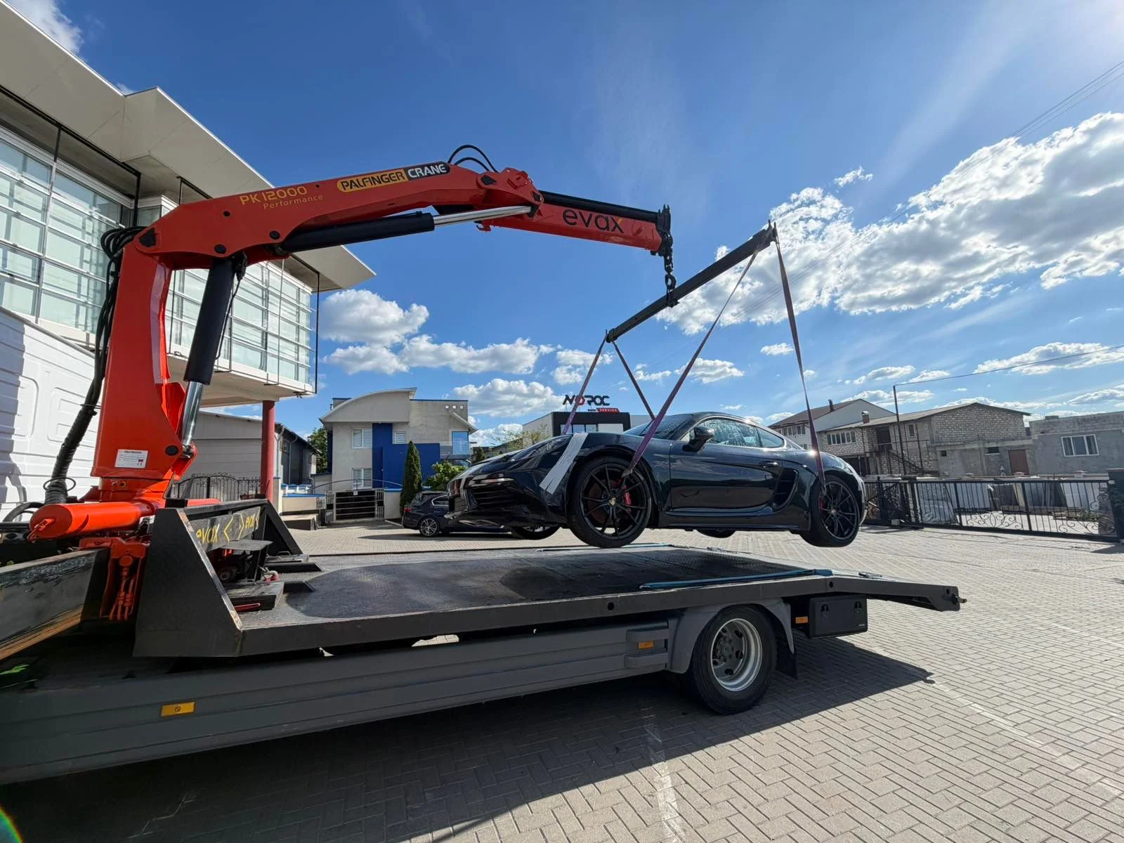 Evacuator EVAX pentru transport auto în Chișinău și Republica Moldova